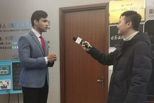 爆料：刘谦神奇预言魔术造假？同行美女破解玄机（图）——